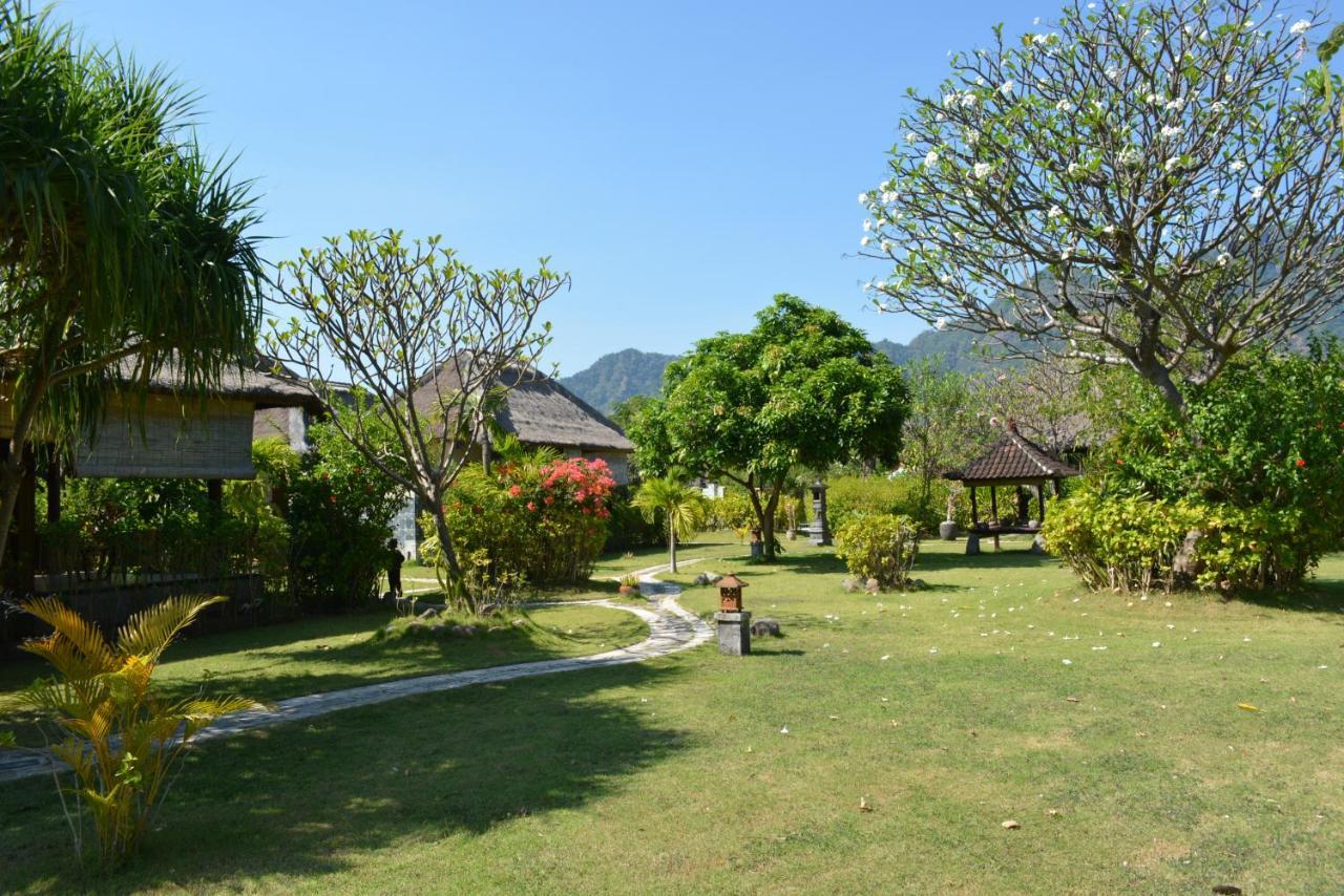 Sunia Loka Bungalows & Dive Center Pemuteran Esterno foto
