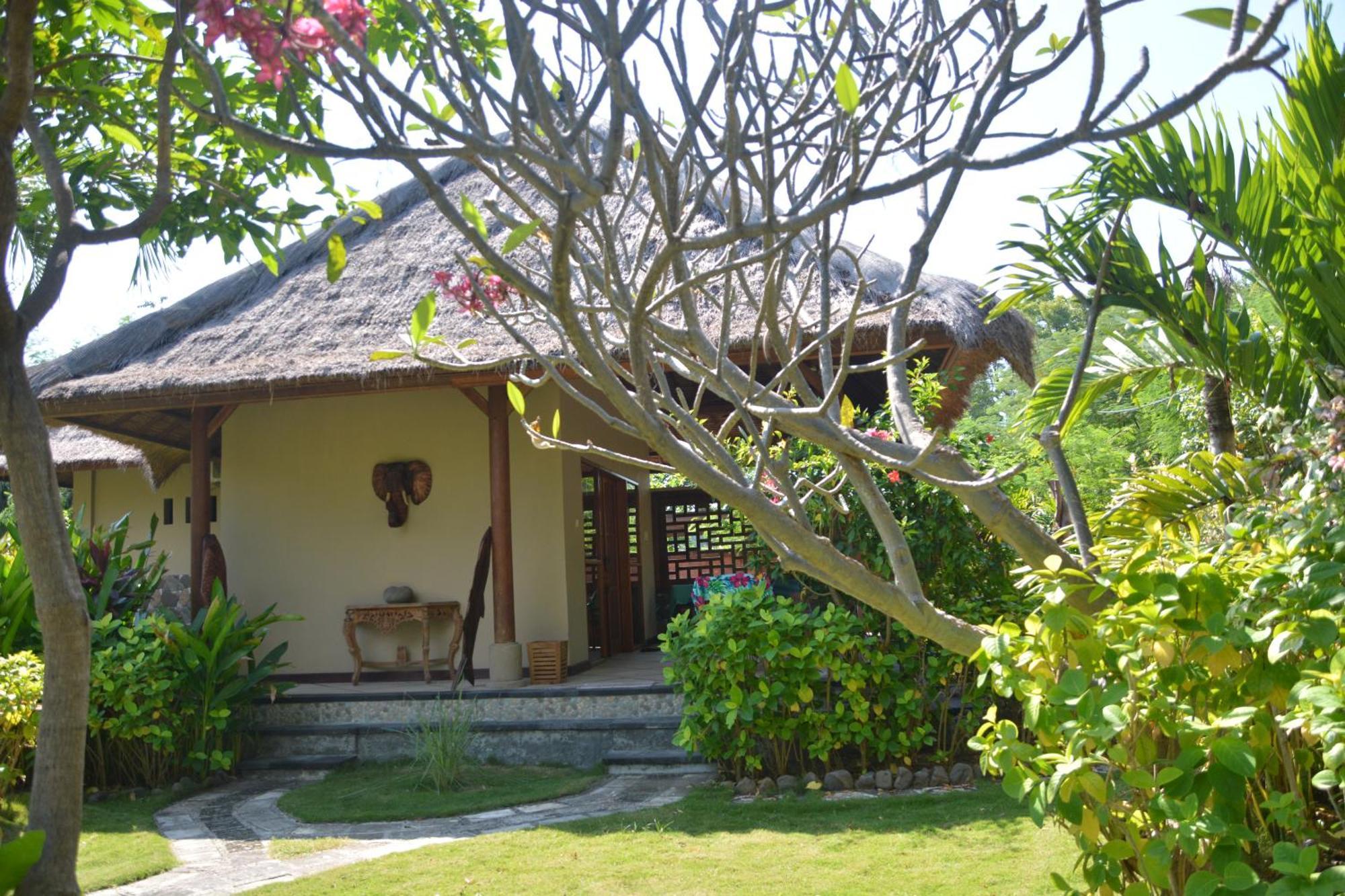 Sunia Loka Bungalows & Dive Center Pemuteran Esterno foto