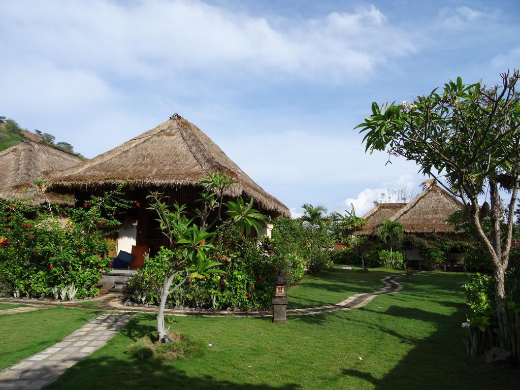 Sunia Loka Bungalows & Dive Center Pemuteran Esterno foto